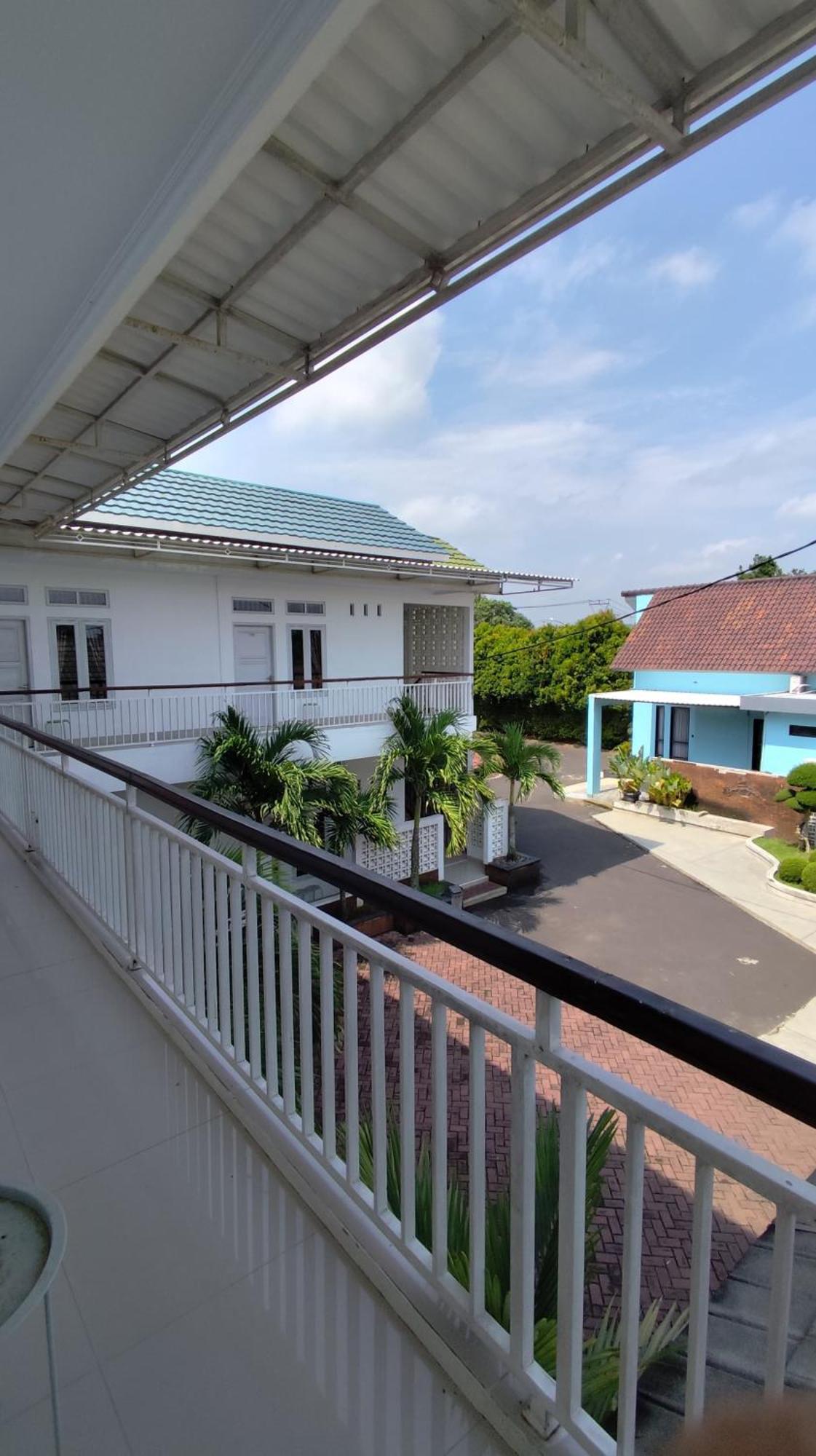 Backyard Guest House Banjar  ภายนอก รูปภาพ
