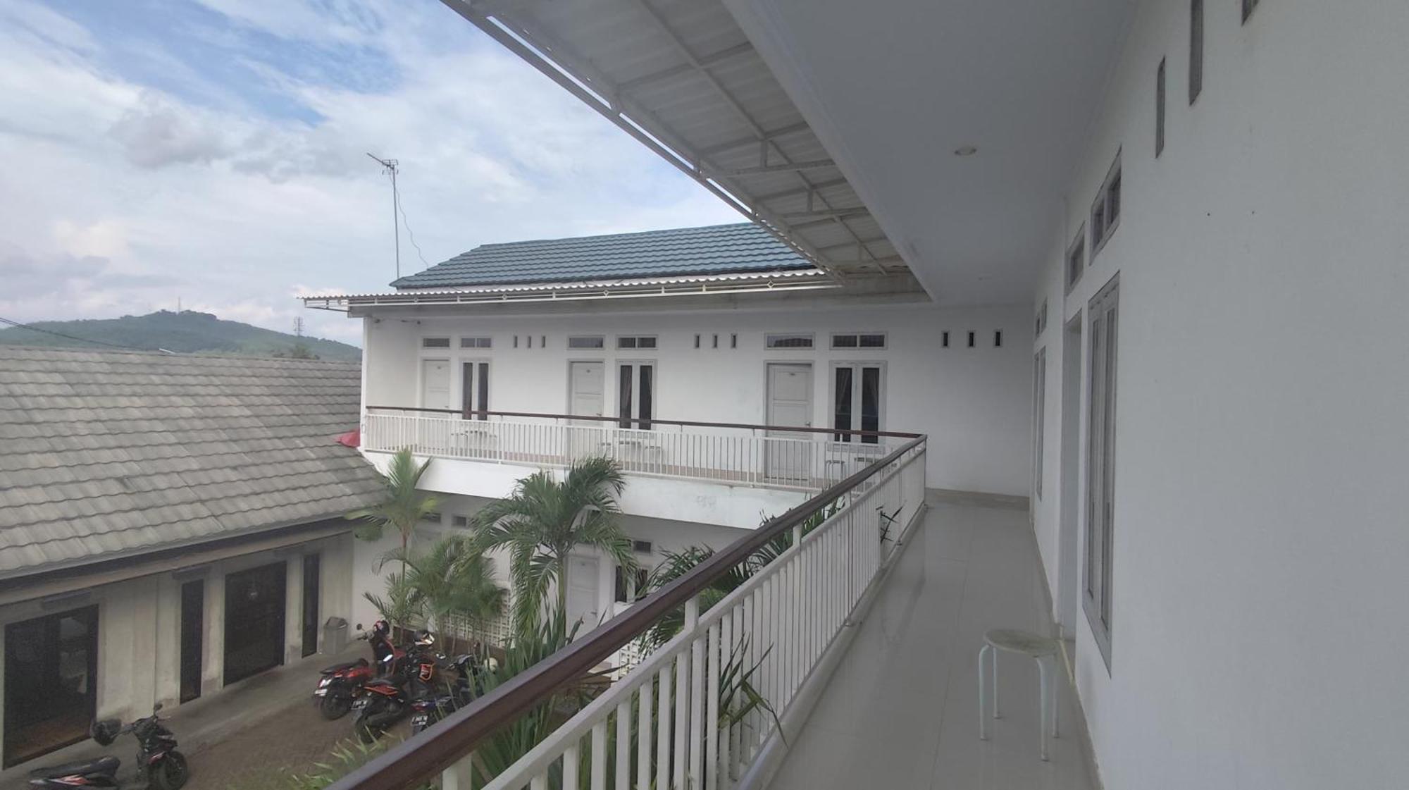 Backyard Guest House Banjar  ภายนอก รูปภาพ